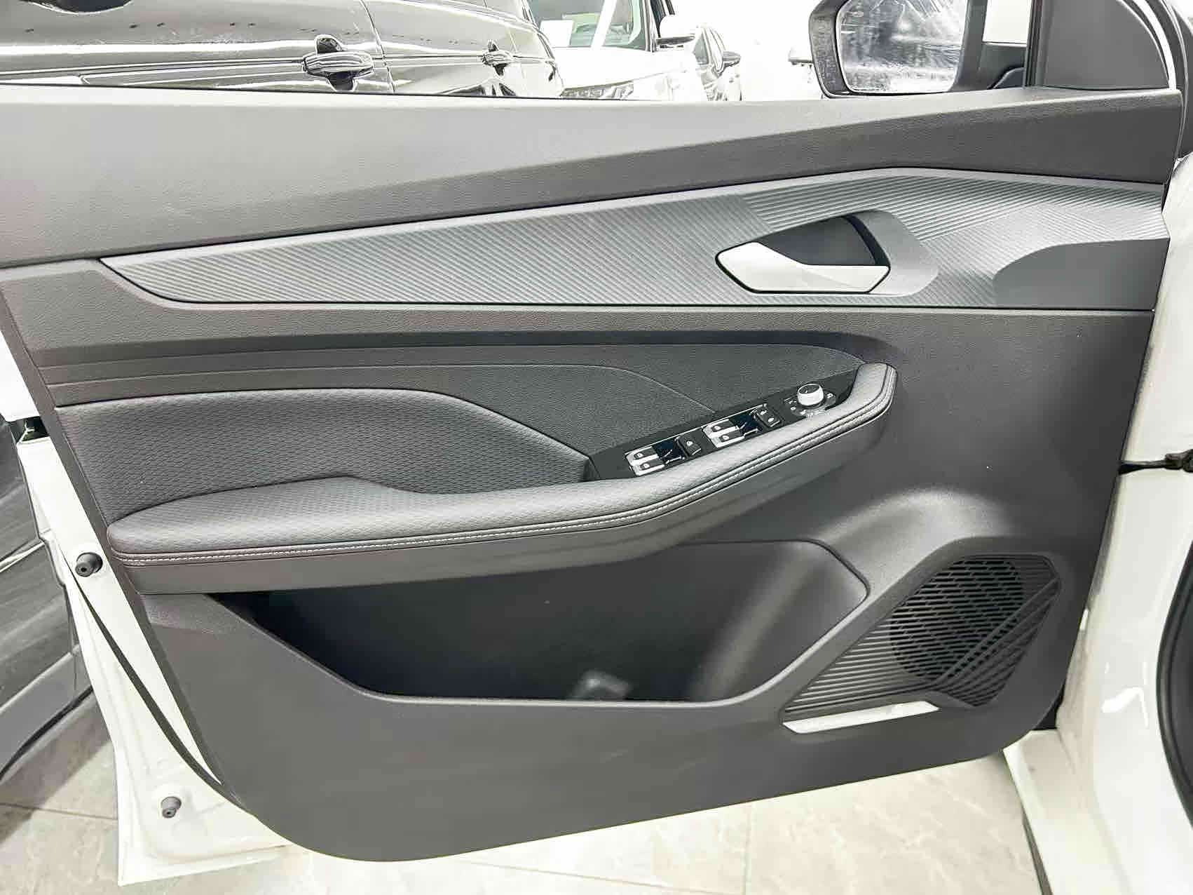 Geely Binray, 2025 11