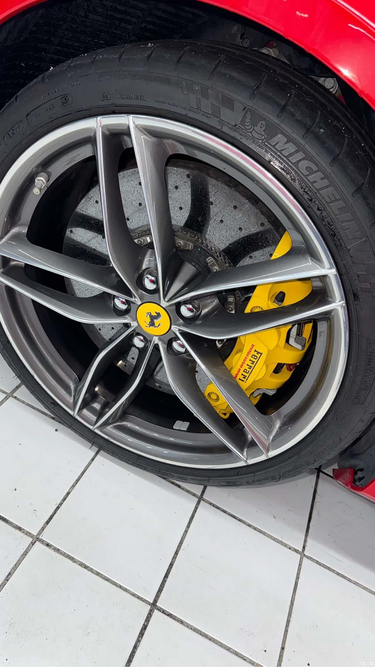 Ferrari 488, 2016 4