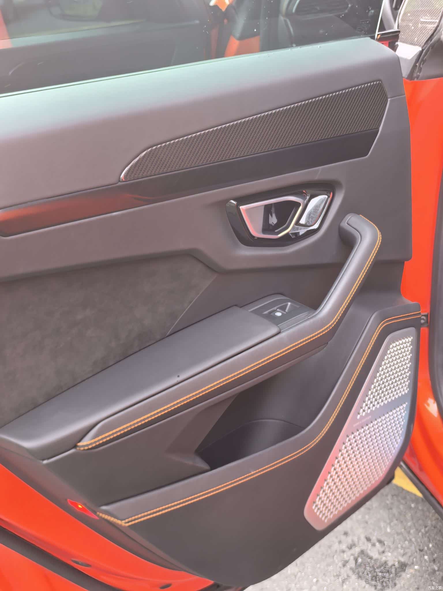 Lamborghini Urus, 2023 8