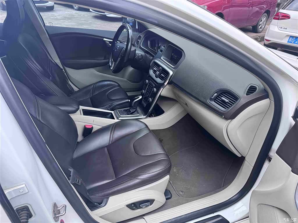 Volvo V40, 2014 6