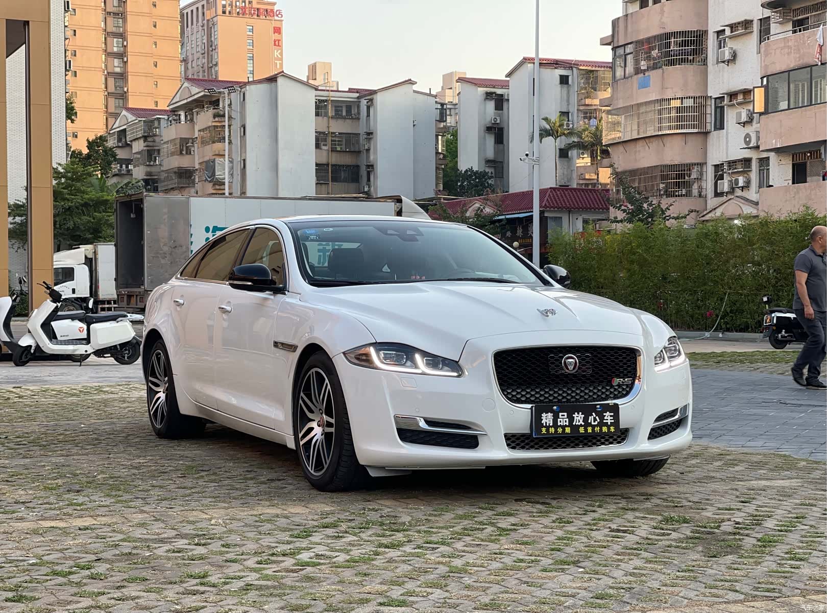 Jaguar XJ, 2019 3
