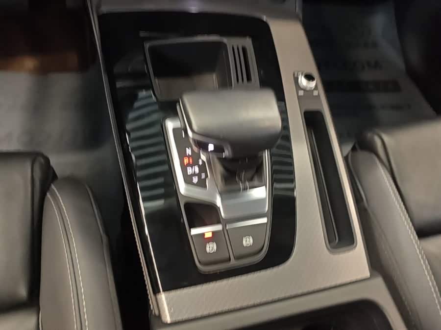 Audi Q5L 2022, фото 13