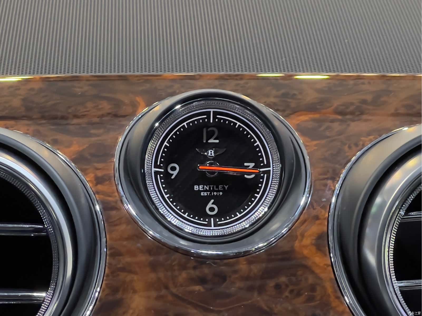 Bentley Bentayga, 2018 9