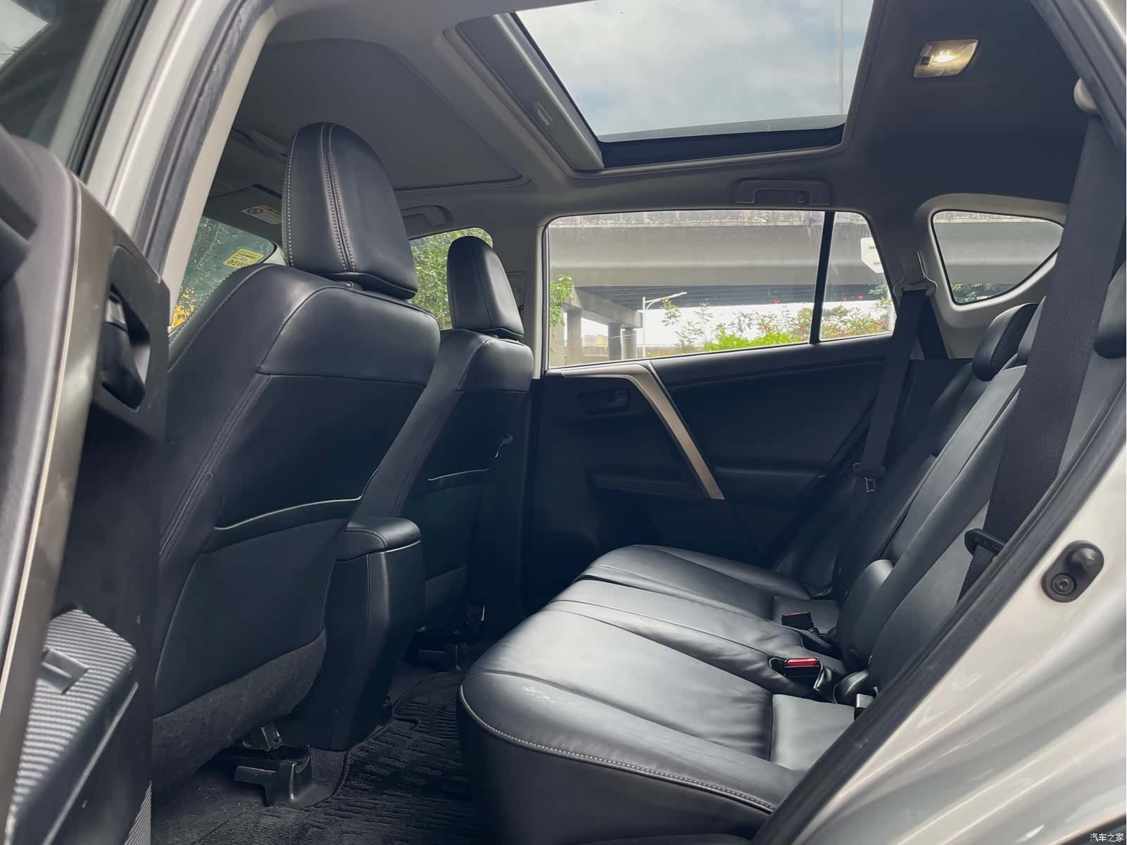 Toyota RAV4, 2014 9