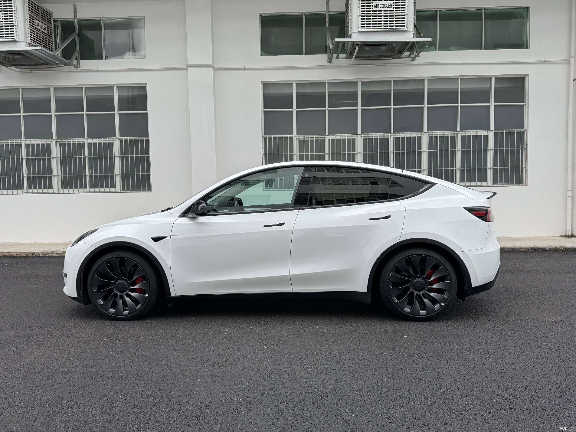 Tesla Model Y, 2023 11