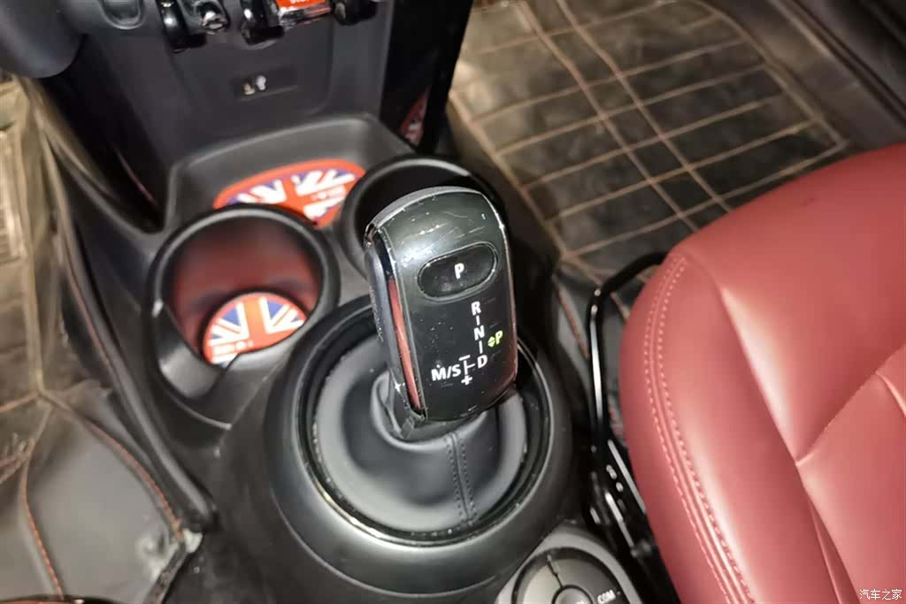 Mini ONE, 2019 16