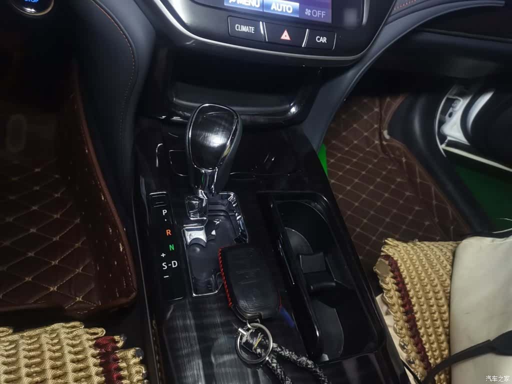 Toyota Crown, 2017 7