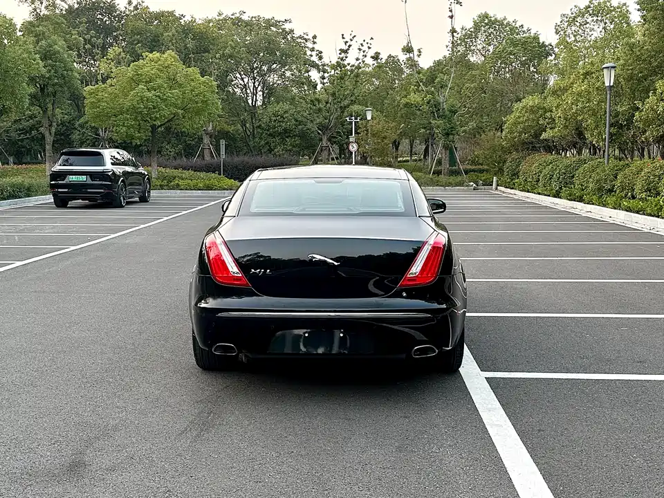 Jaguar XJ