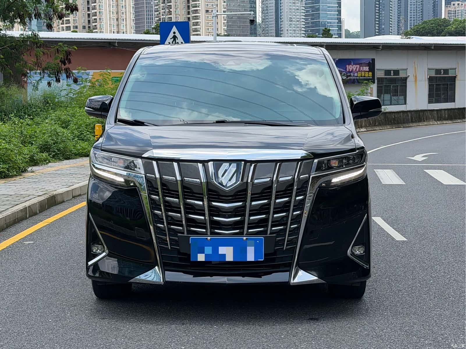 Toyota Alphard, 2022 2
