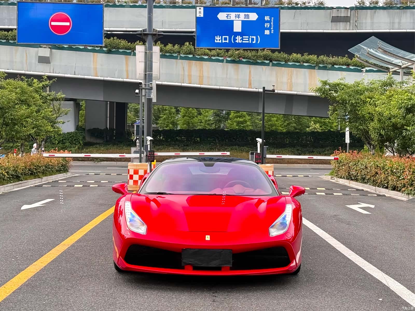 Ferrari 488, 2019 1