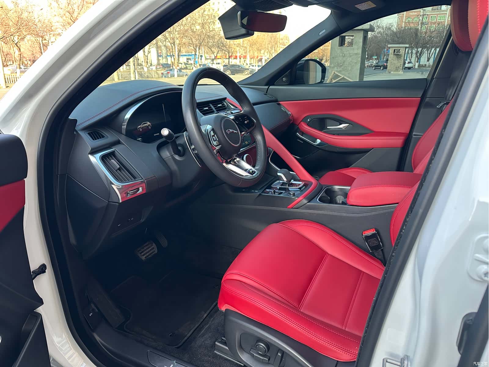 Land Rover E-PACE, 2025 4