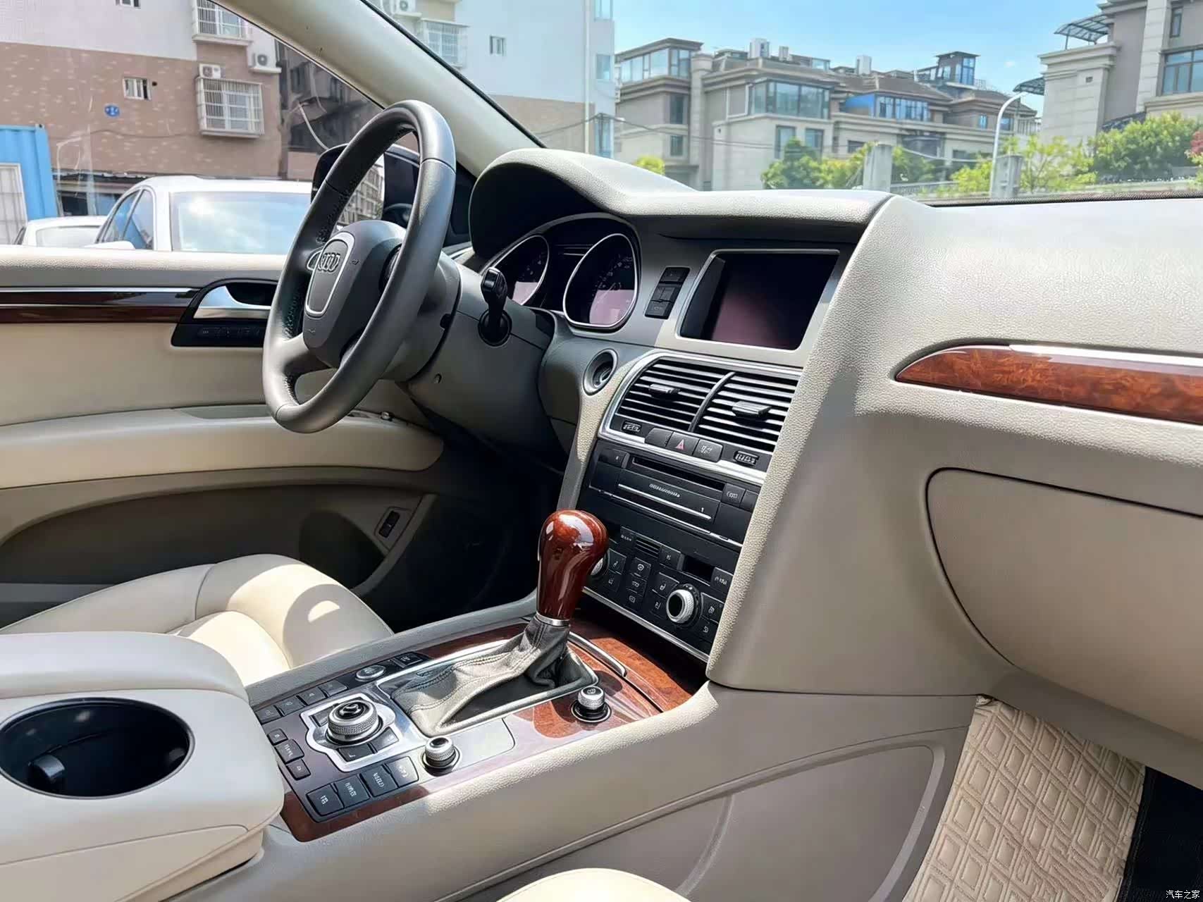 Audi Q7, 2011 16