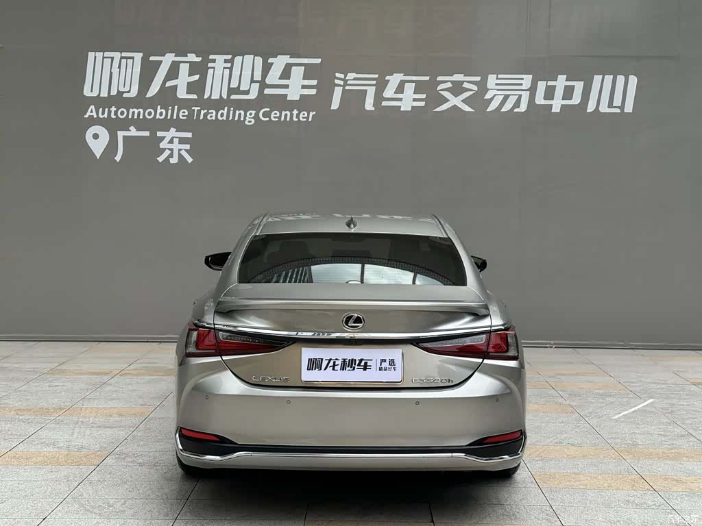 Lexus ES, 2023 4