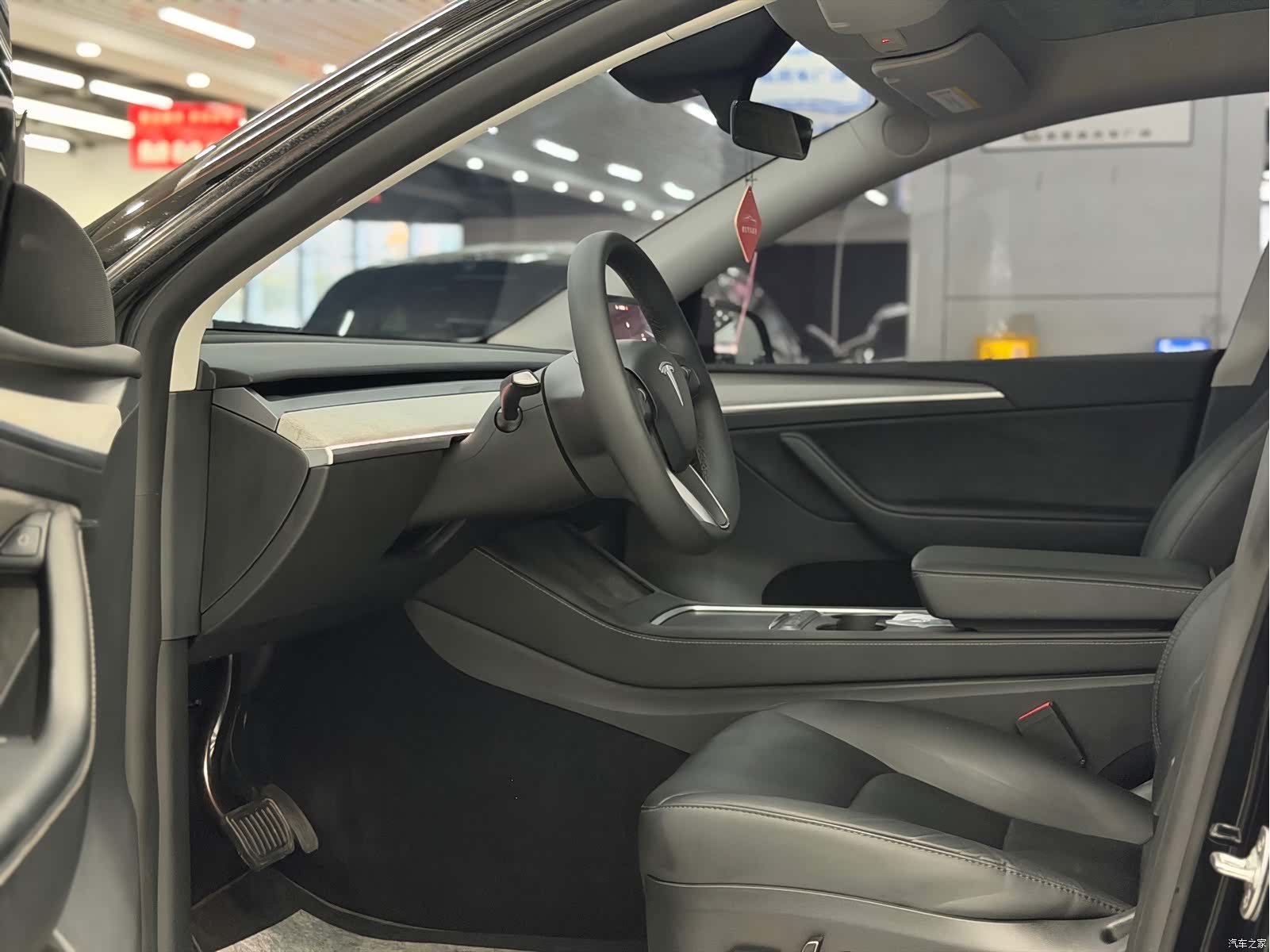 Tesla Model Y, 2024 8