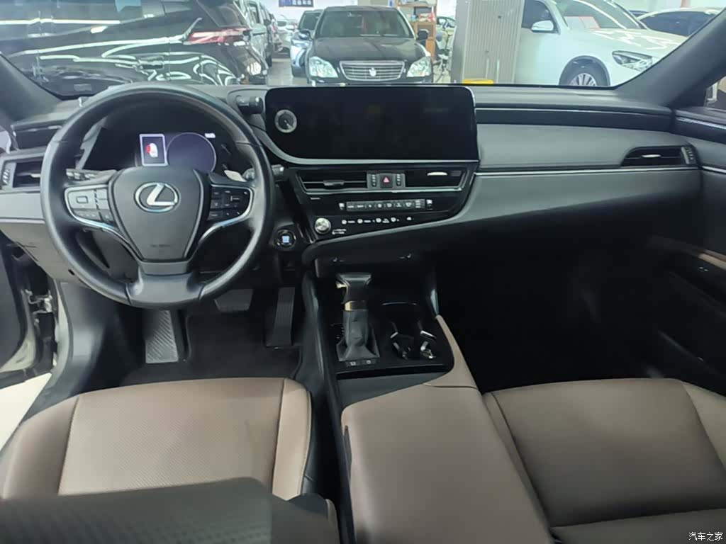 Lexus ES, 2024 10