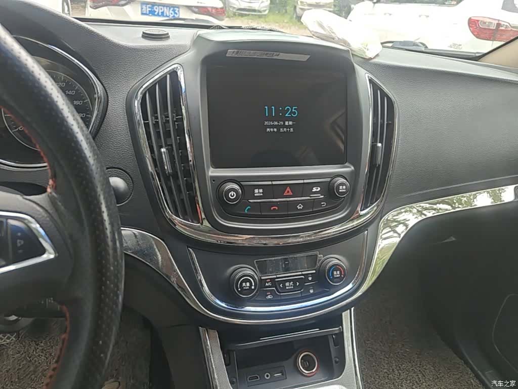 Wuling 560, 2015 13
