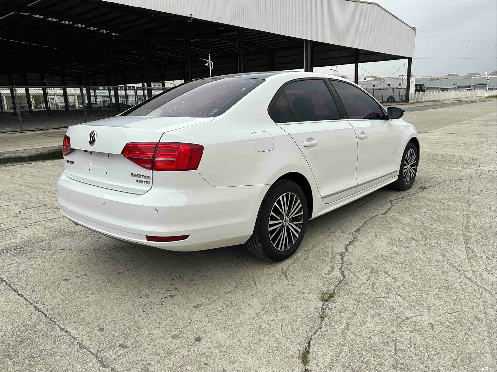 Volkswagen Sagitar, 2016 9