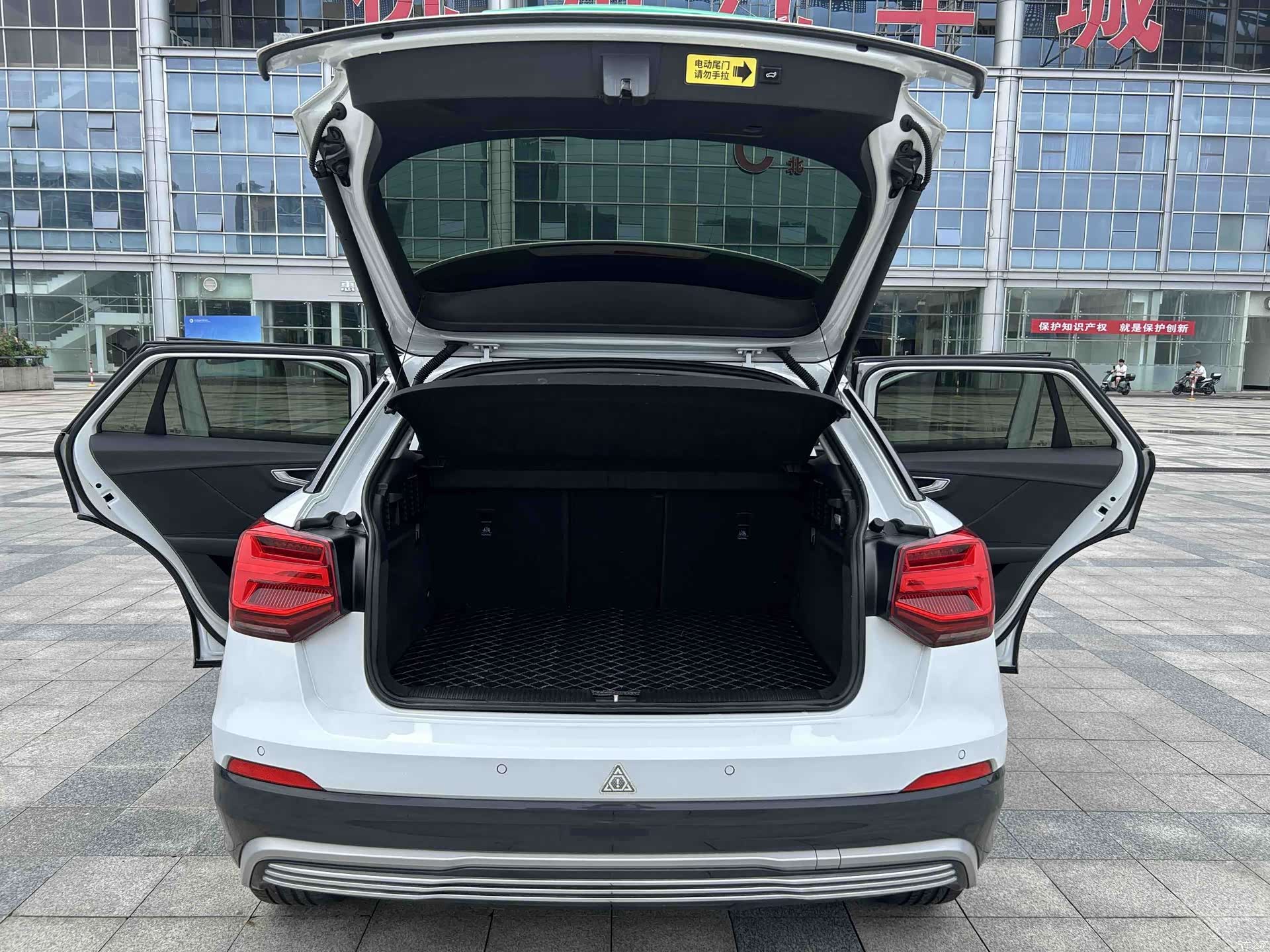 Audi e-tron, 2021 8