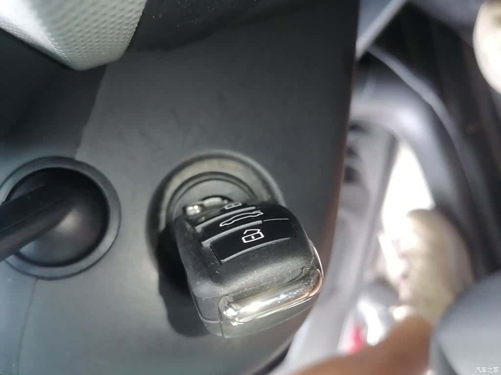 Audi Q2L, 2020 9
