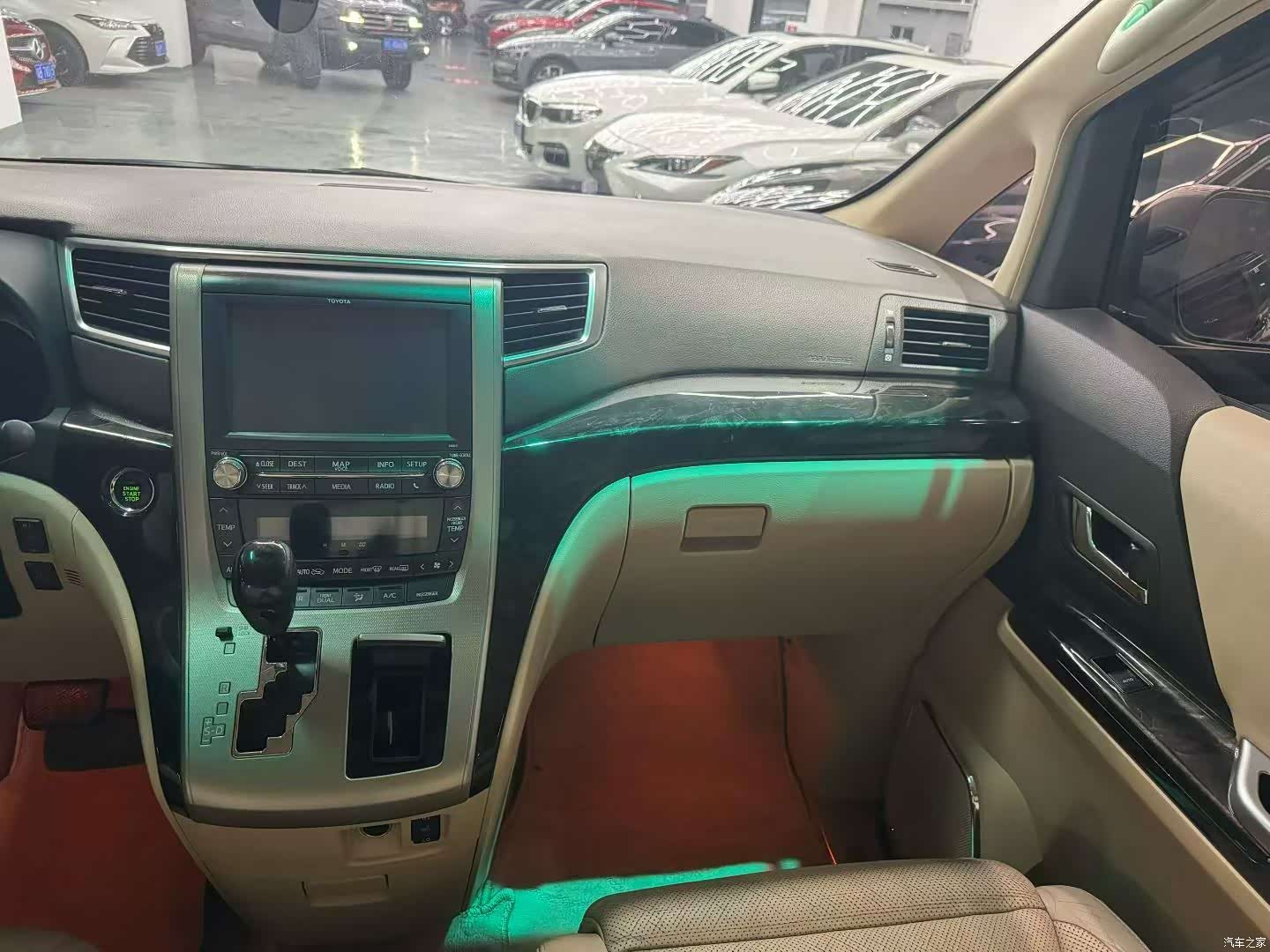 Toyota Alphard, 2012 8