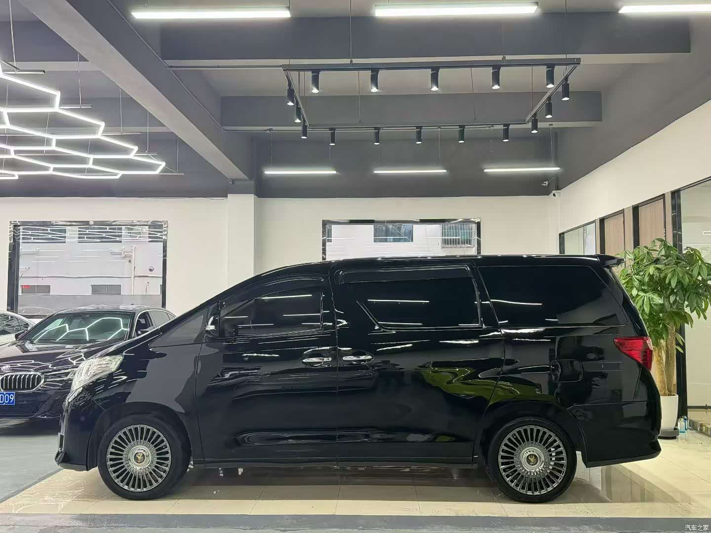 Toyota Alphard, 2012 3