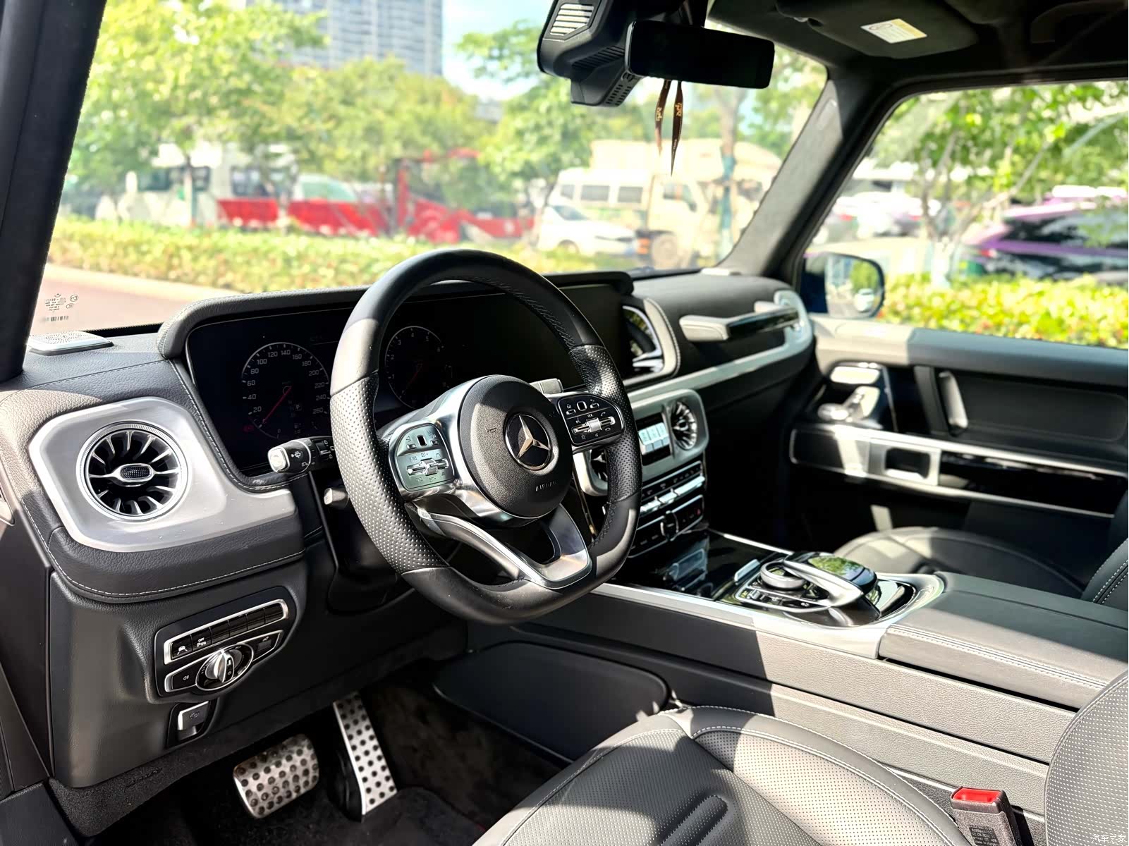 Mercedes-Benz G-Class, 2023 4