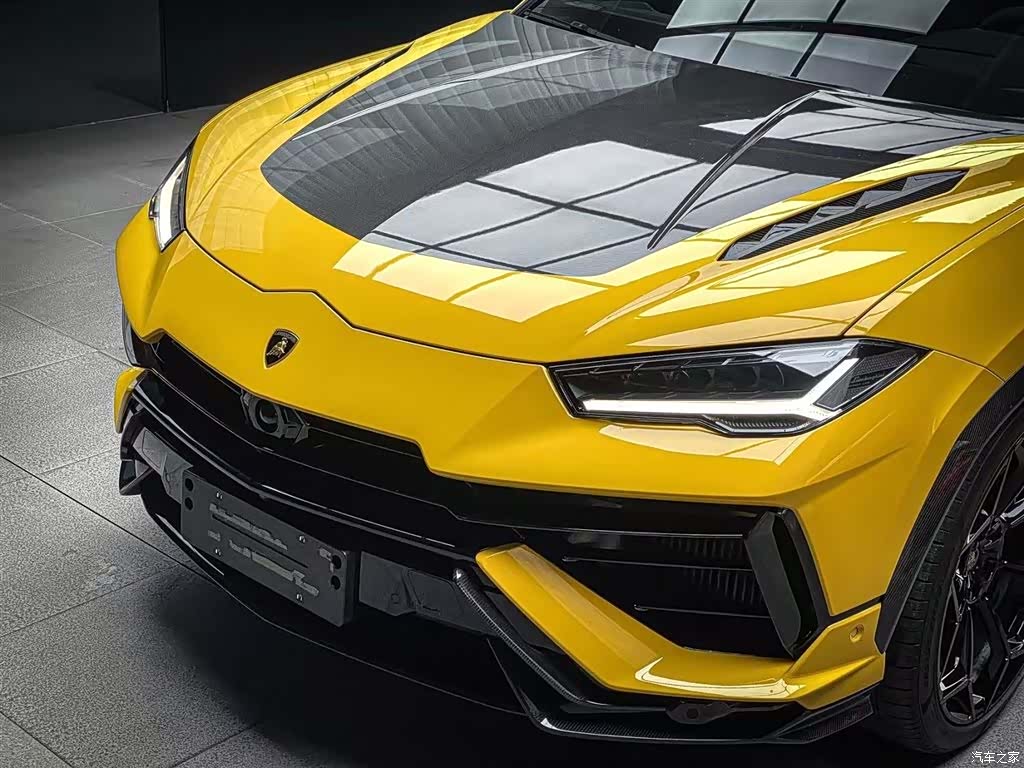 Lamborghini Urus, 2023 3