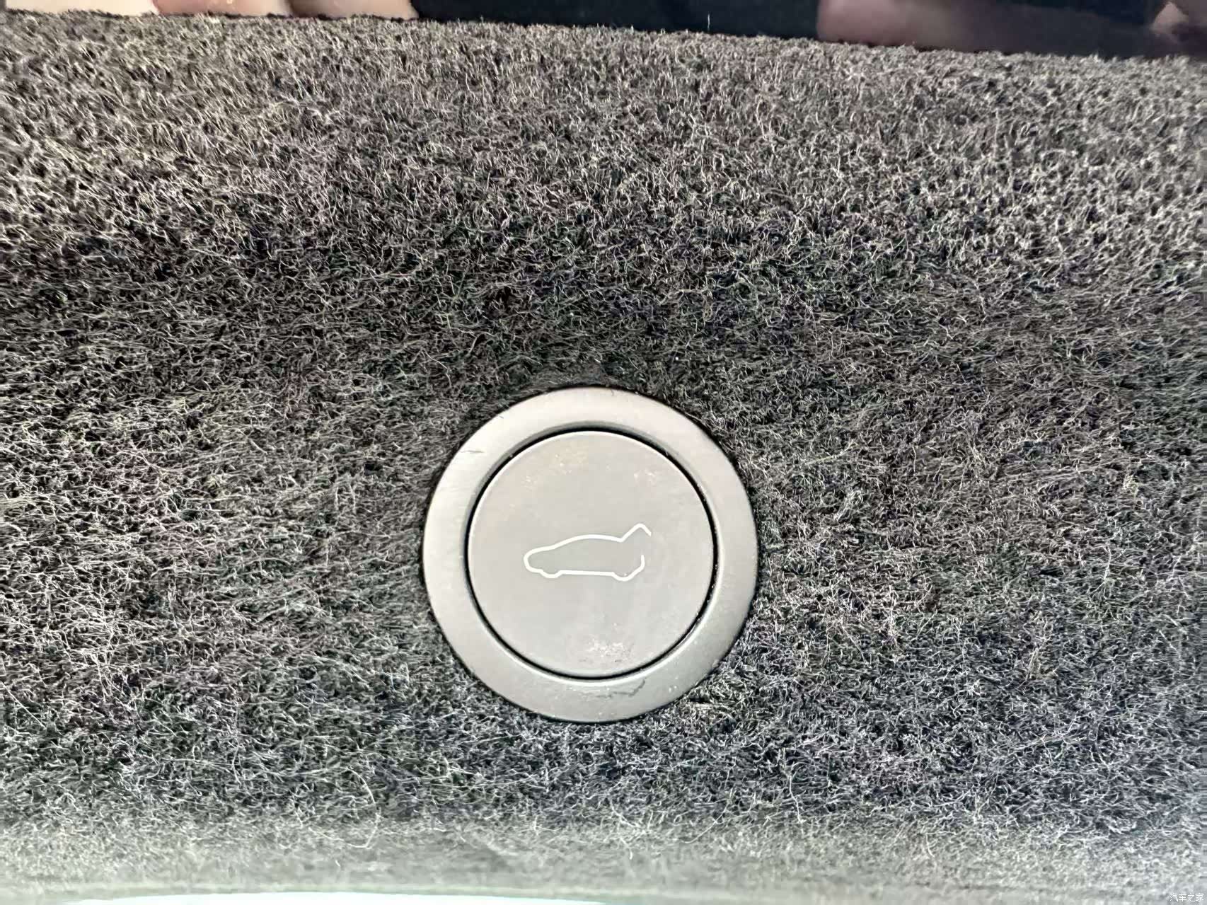 Tesla Model Y, 2026 12