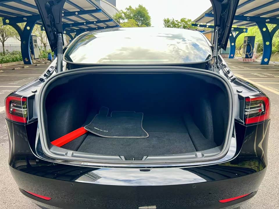 Tesla Model 3 Tesla Model 3