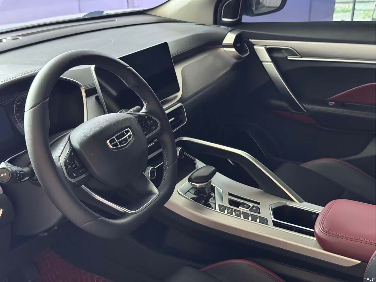 Geely Coolray, 2022 12