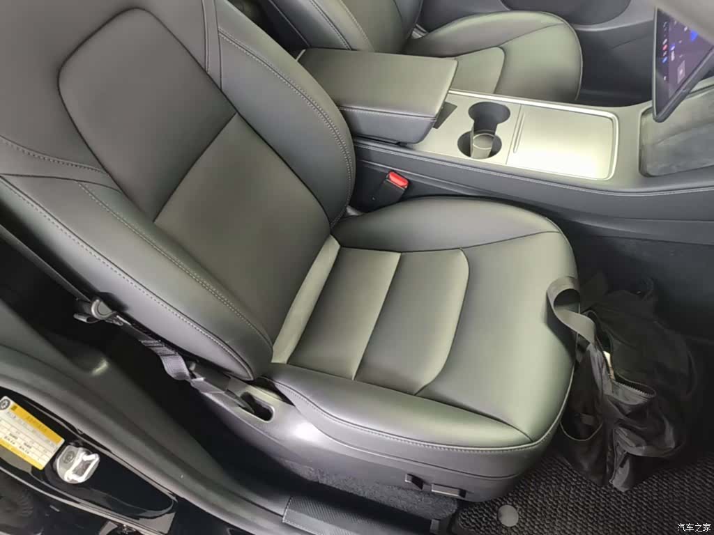 Tesla Model Y, 2023 25