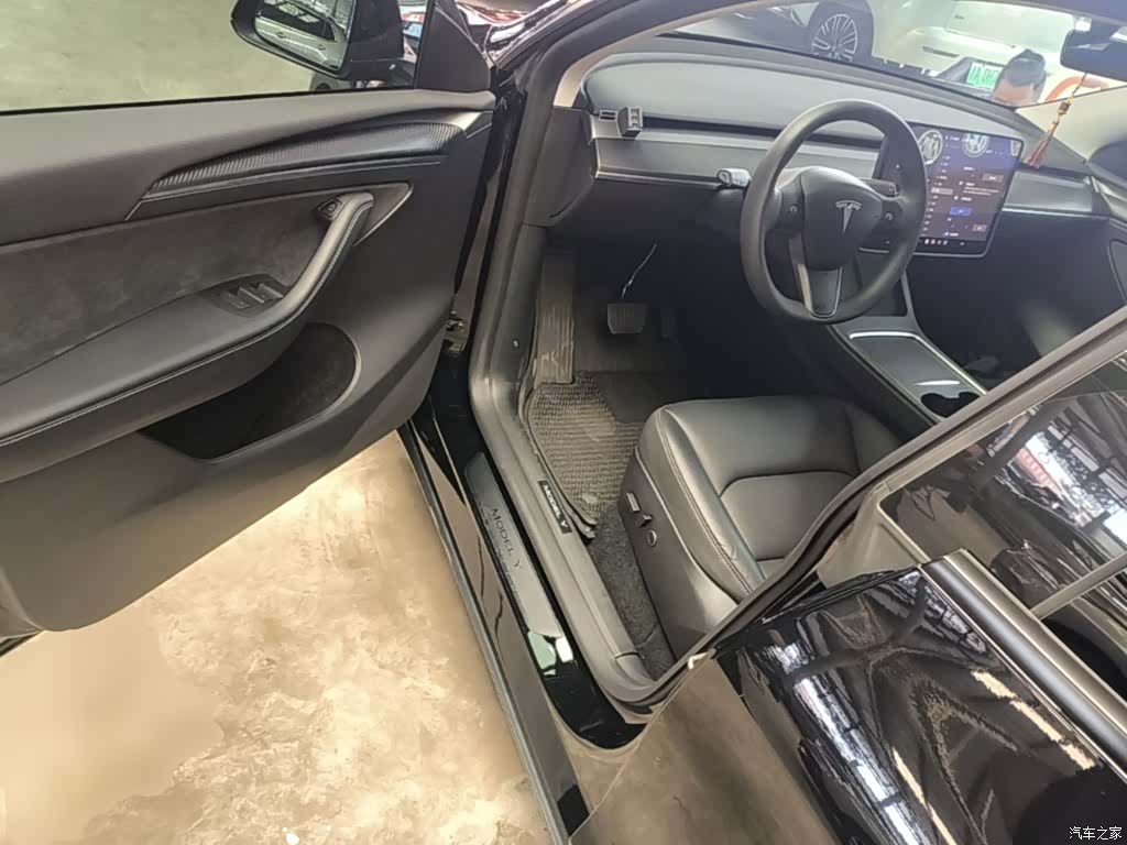 Tesla Model Y, 2023 16