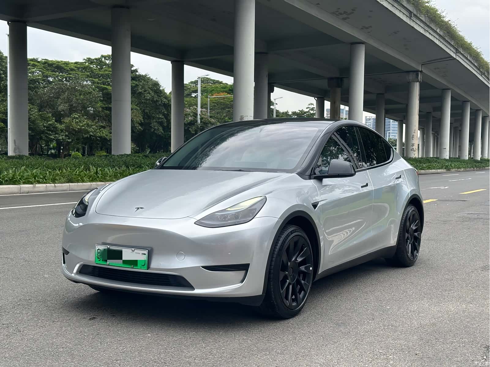 Tesla Model Y, 2023 1