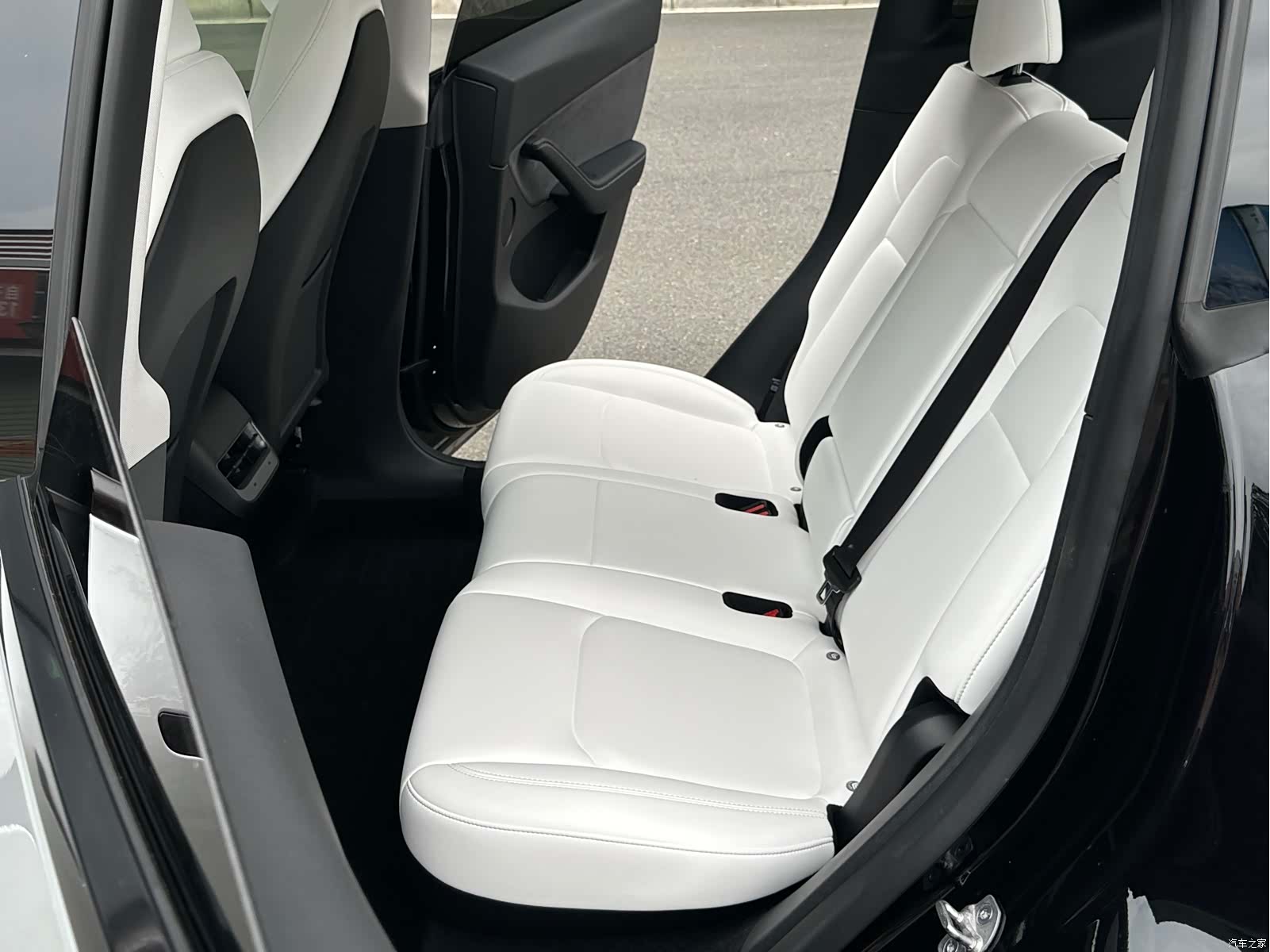 Tesla Model Y, 2023 14