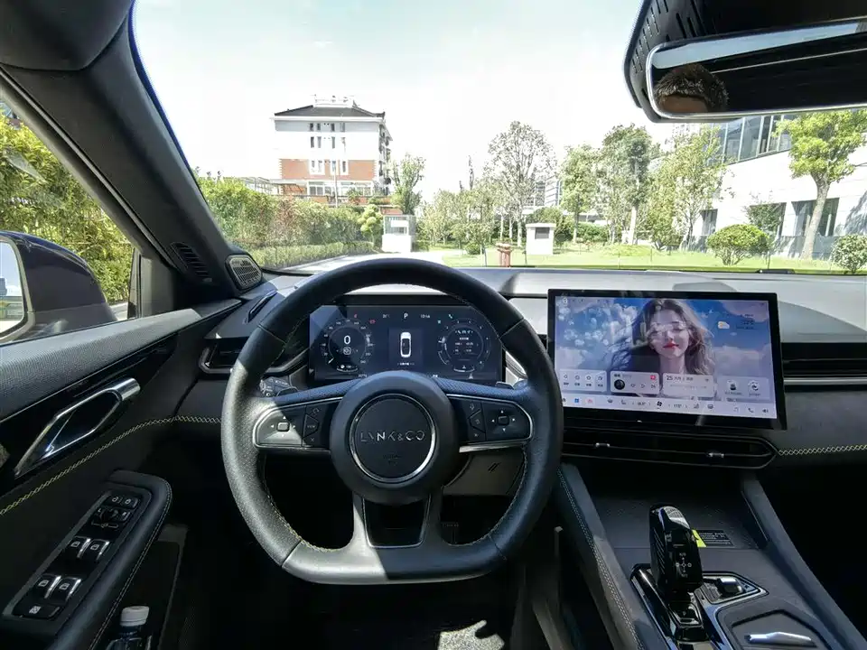 Lynk & Co 03