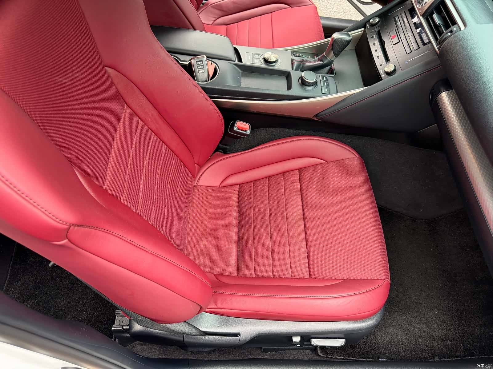 Lexus IS, 2017 все фото
