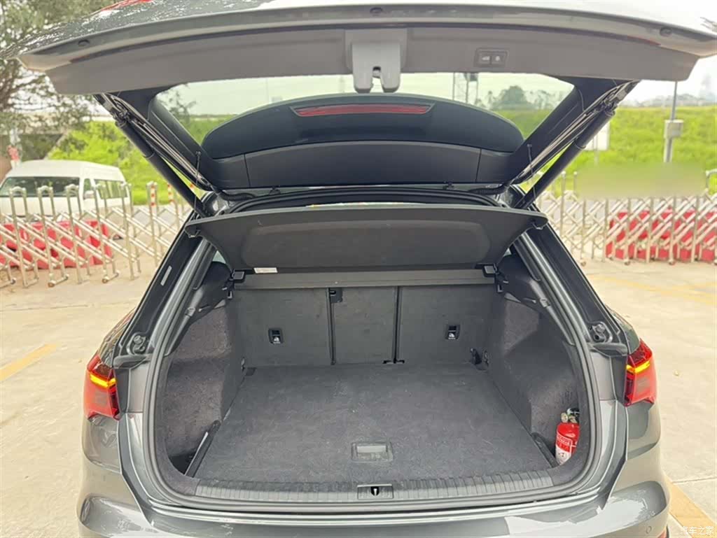 Audi Q3, 2022 10