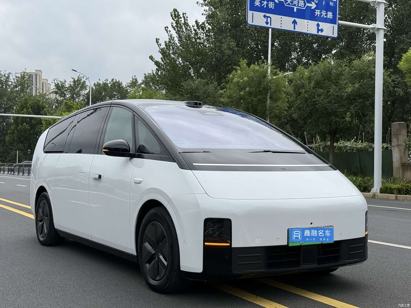 Li Auto MEGA, 2025 3