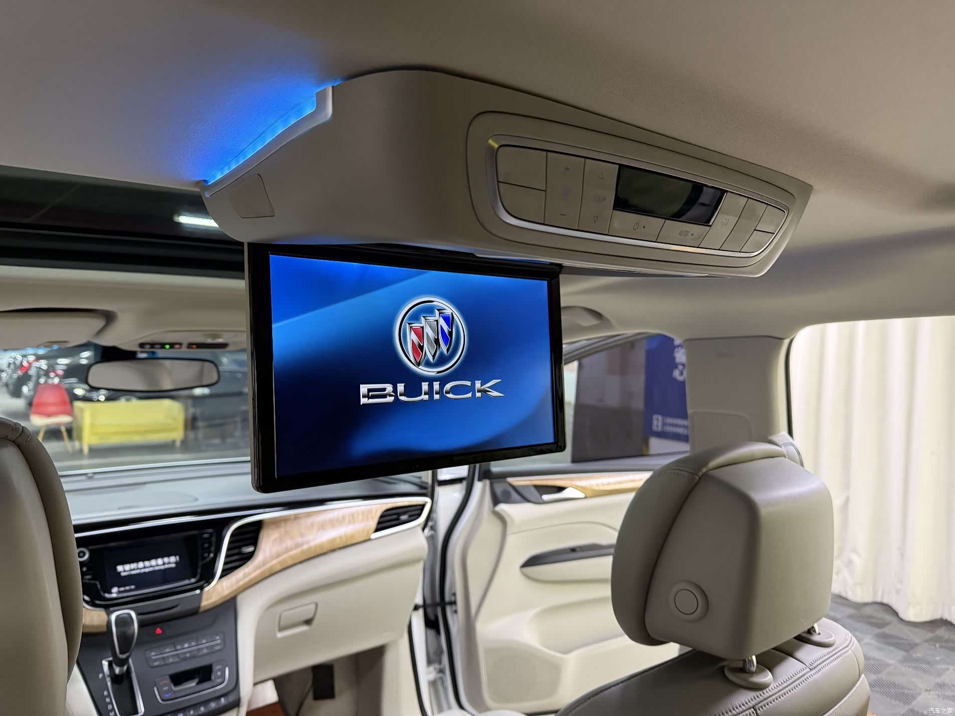 Buick GL8, 2017 13