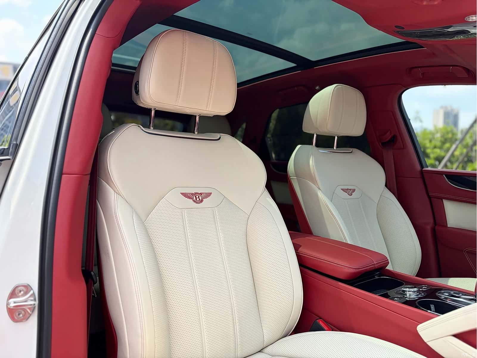 Bentley Bentayga, 2022 15