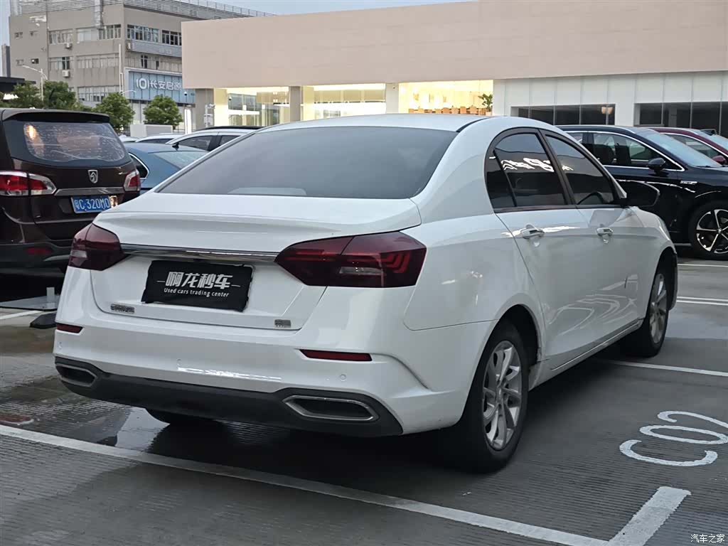 Geely Emgrand, 2021 9