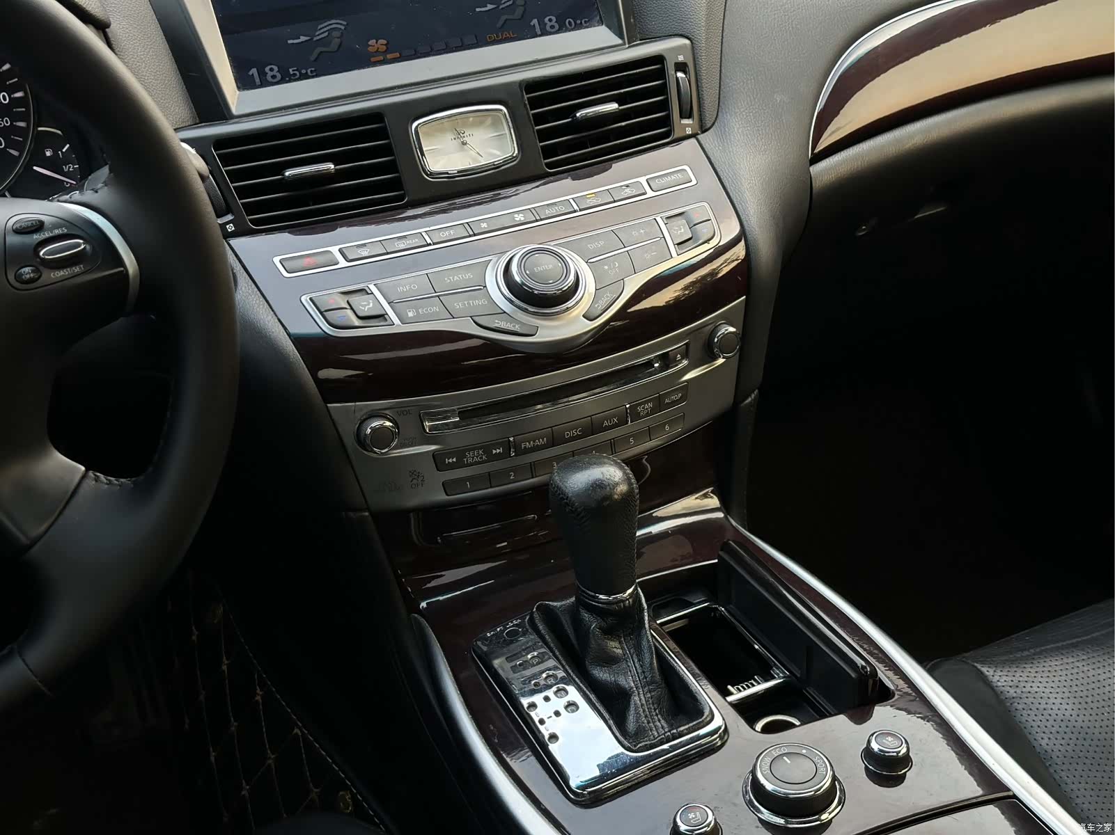 Infiniti M25L, 2012 17