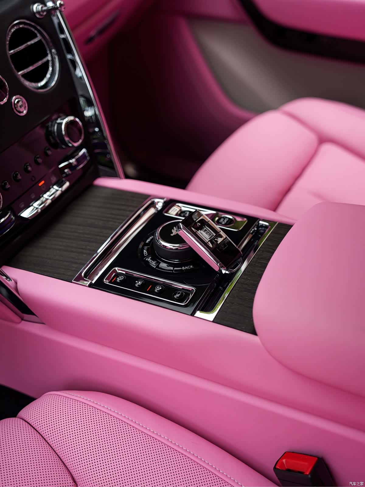 Rolls-Royce Cullinan, 2023 25