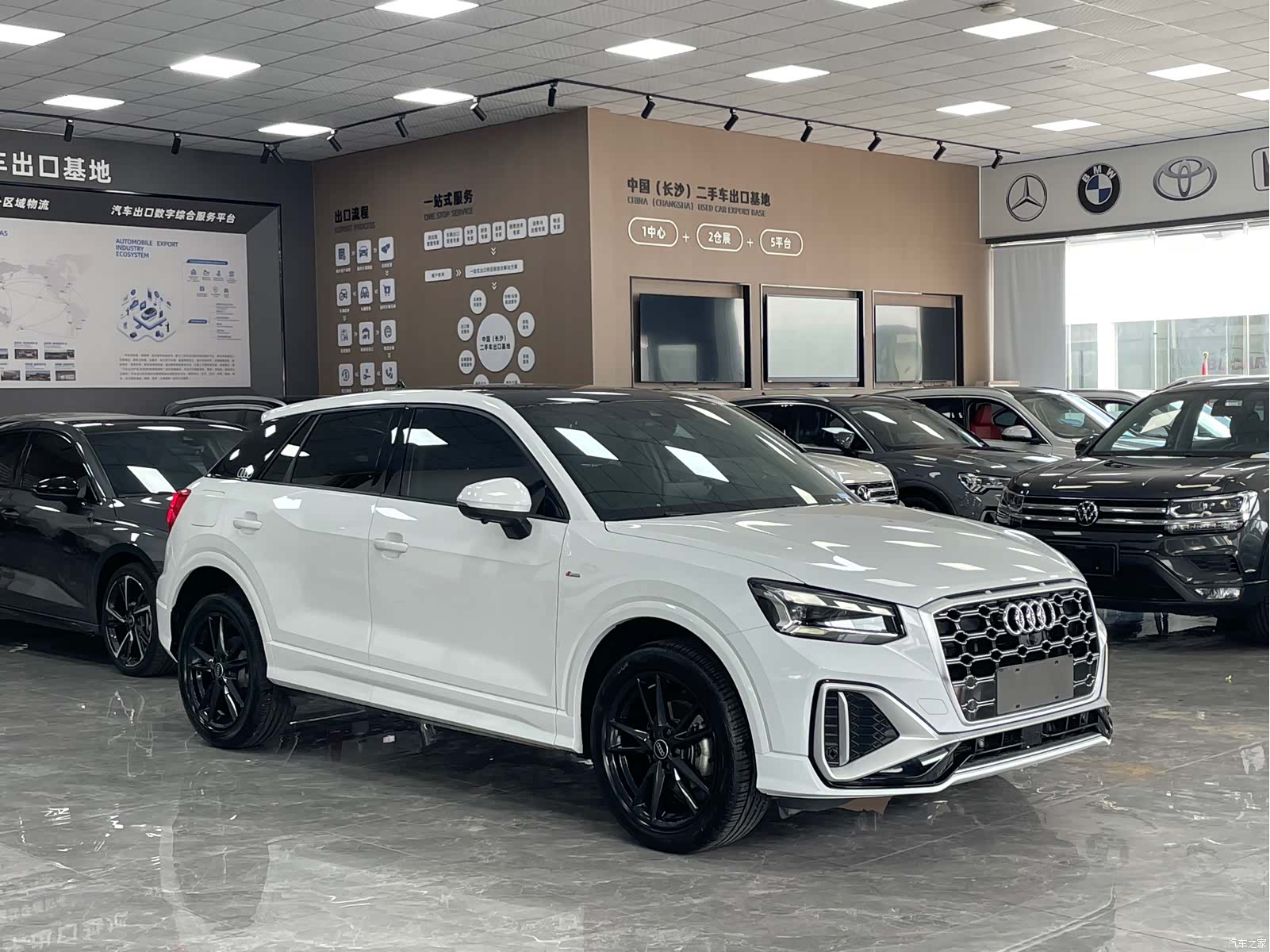 Audi Q2L, 2023 3