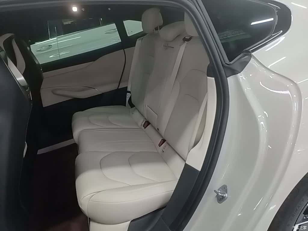 Xiaomi SU7, 2025 17