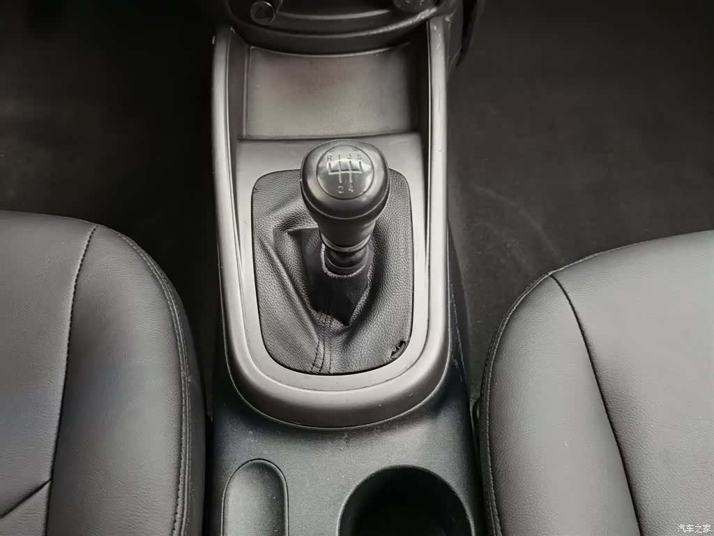 Kia GL, 2014 13