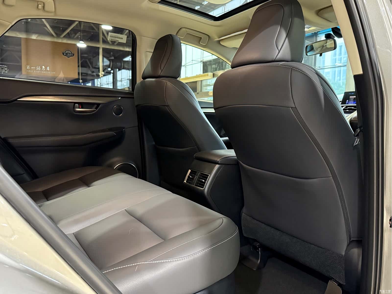 Lexus NX, 2017 10