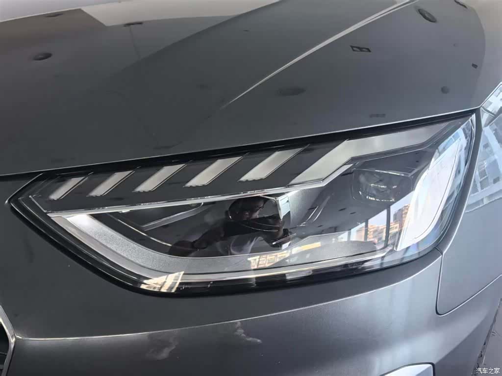 Audi A4L, 2021 все фото