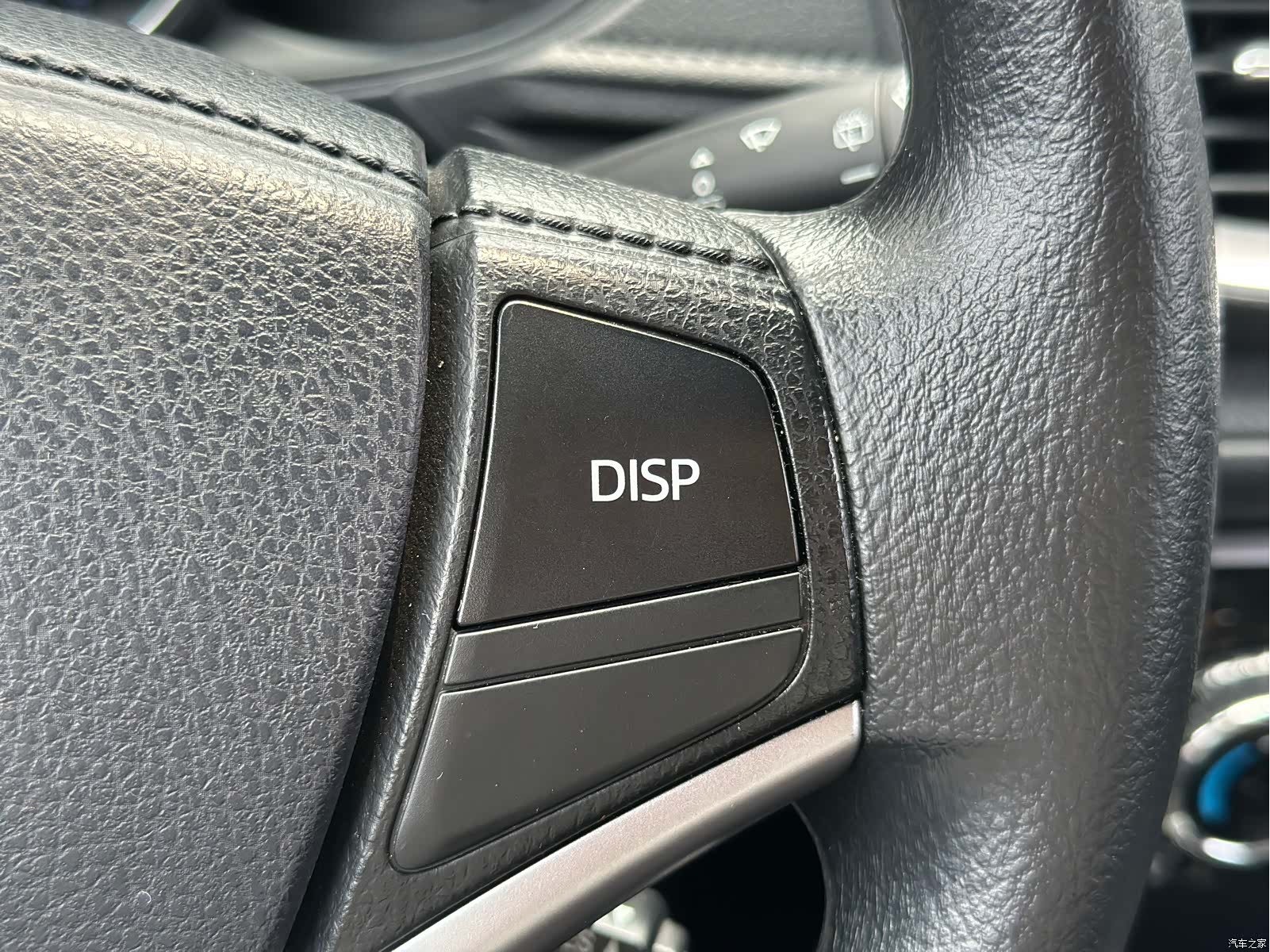 Toyota YARiS L, 2023 15