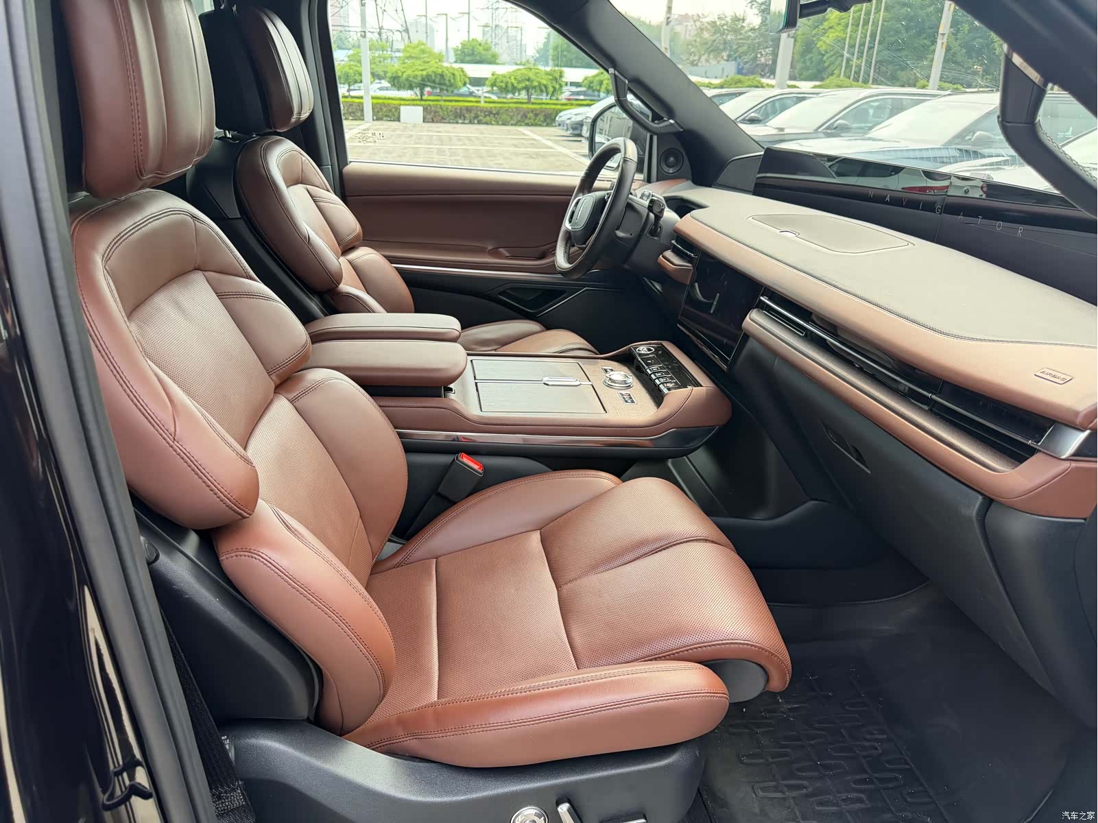 Lincoln Navigator, 2025 11